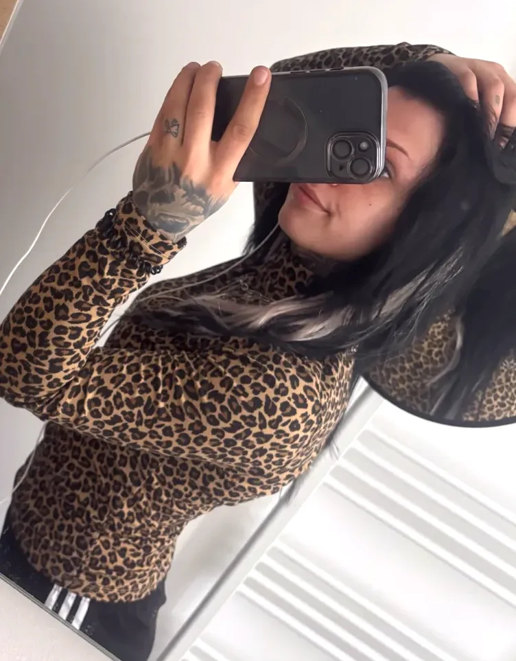 Carys, 20