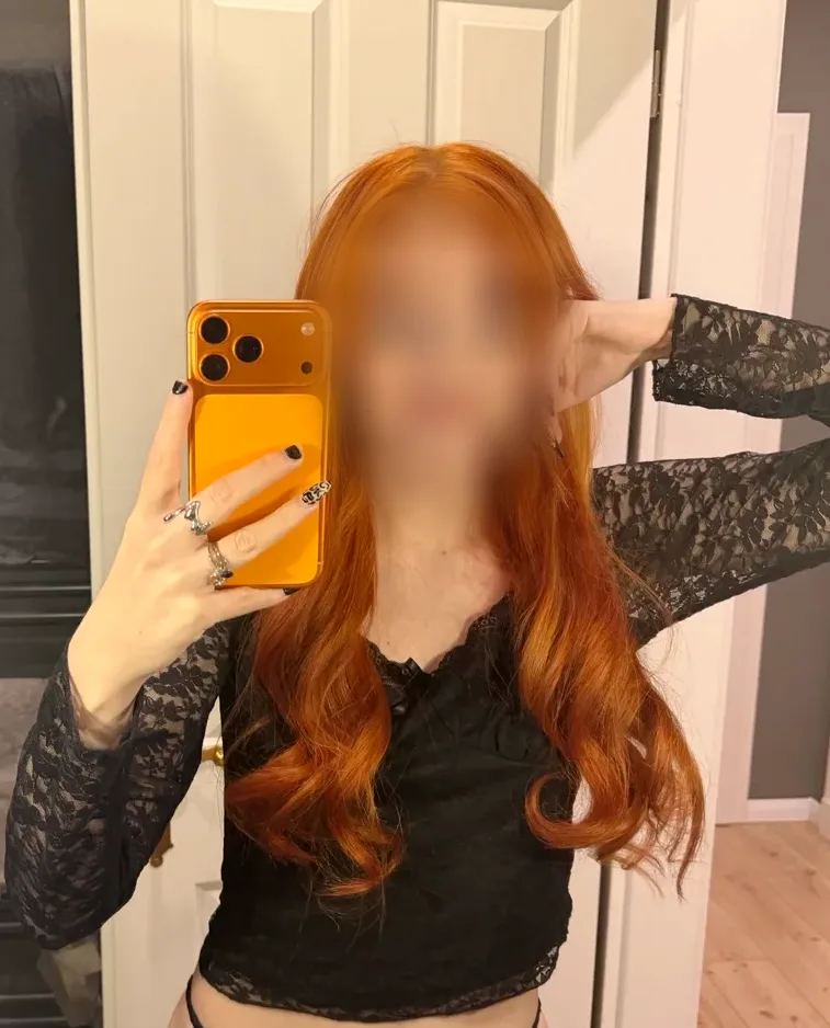 Ellie, 27