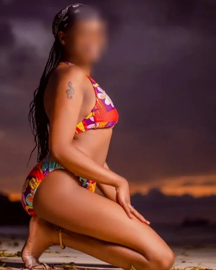 Evie, 31