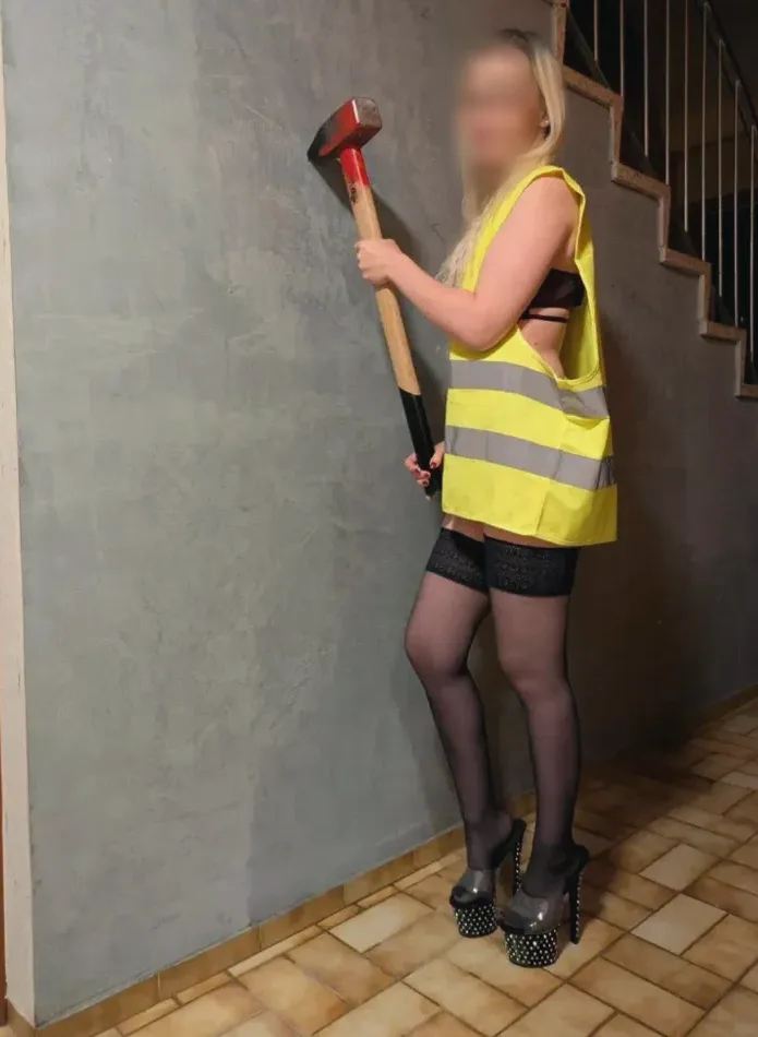 Isla, 28
