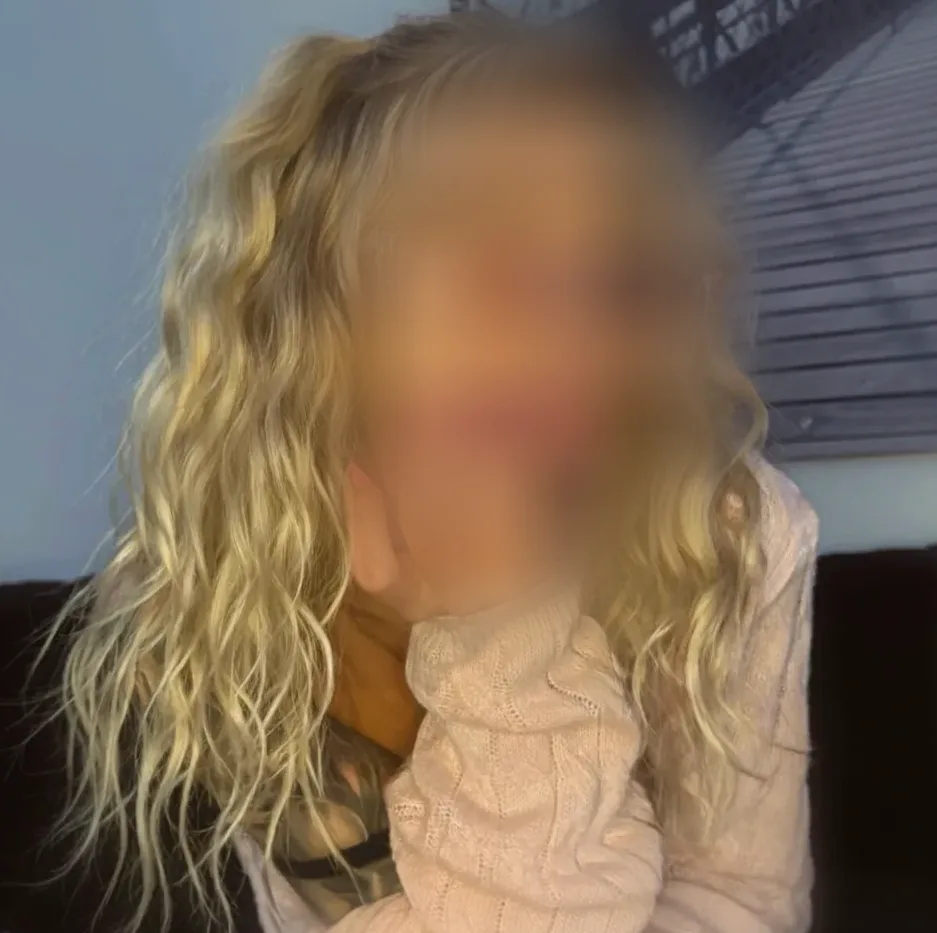 Mhairi, 23