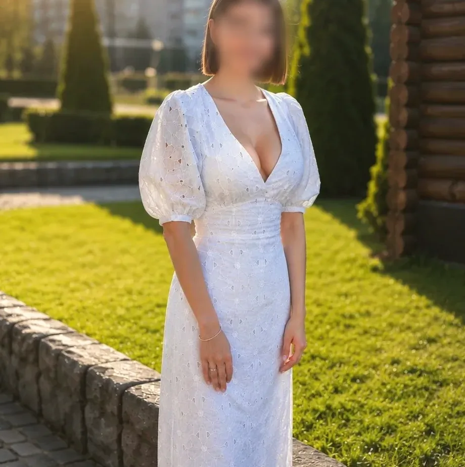 Mia, 26