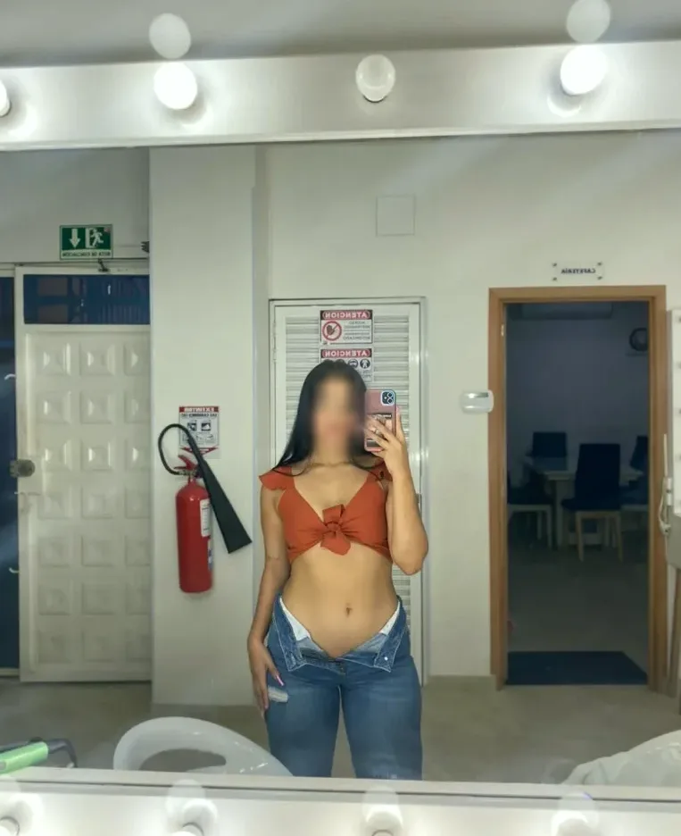 Rhona, 22