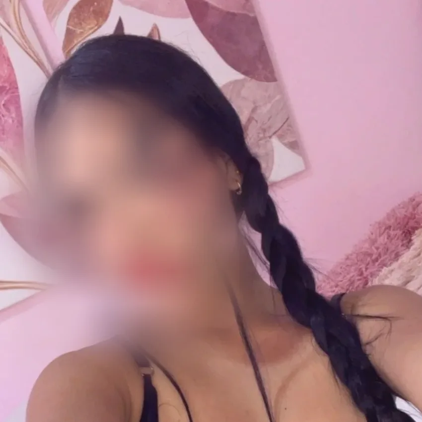Samantha, 23