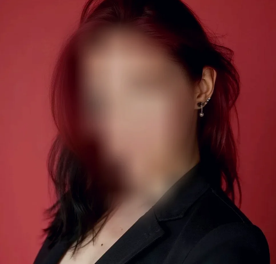 Toni, 35